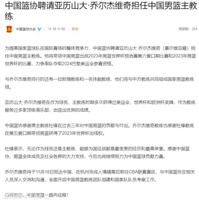 希腊小岛塞佛伦尼亚岛，纯美舒适，仿若世外桃源。岛平易近世代栖身糊口在这里，与世无争。但是二战烽烟很快打破了这份安好平和。意年夜利军团上尉安东尼奥·柯莱利（尼古拉斯·凯奇饰）率领兵士驻扎进小岛，两边都连结着敌对的间隔。跟从柯莱利的惟有一把排解孤寂的曼陀林琴。一次偶尔的机遇，柯莱利相逢本地姑娘佩拉吉娅（佩内洛普·克鲁兹饰）。两人在最初的相处中格格不进，但佩拉吉娅优雅的举止与坚韧的性情很快感动了柯莱利的心，柯莱利天籁般的琴声也令佩拉吉娅向往不已。但是夸姣的光阴老是如斯短暂，跟着战事的日趋邻近，坠进爱河的两人不能不做出最后的决定。                                  　　这部产生在二战硝烟烽火中动人至深的恋爱故事《战地恋人》，改编自英国闻名作家路易斯·德·伯尔涅斯的畅销小说《柯莱利上尉的曼陀林》。女主角佩内洛普·克鲁兹凭仗此片荣获2001年第14届欧洲片子奖“不雅众-最好女演员”提名。